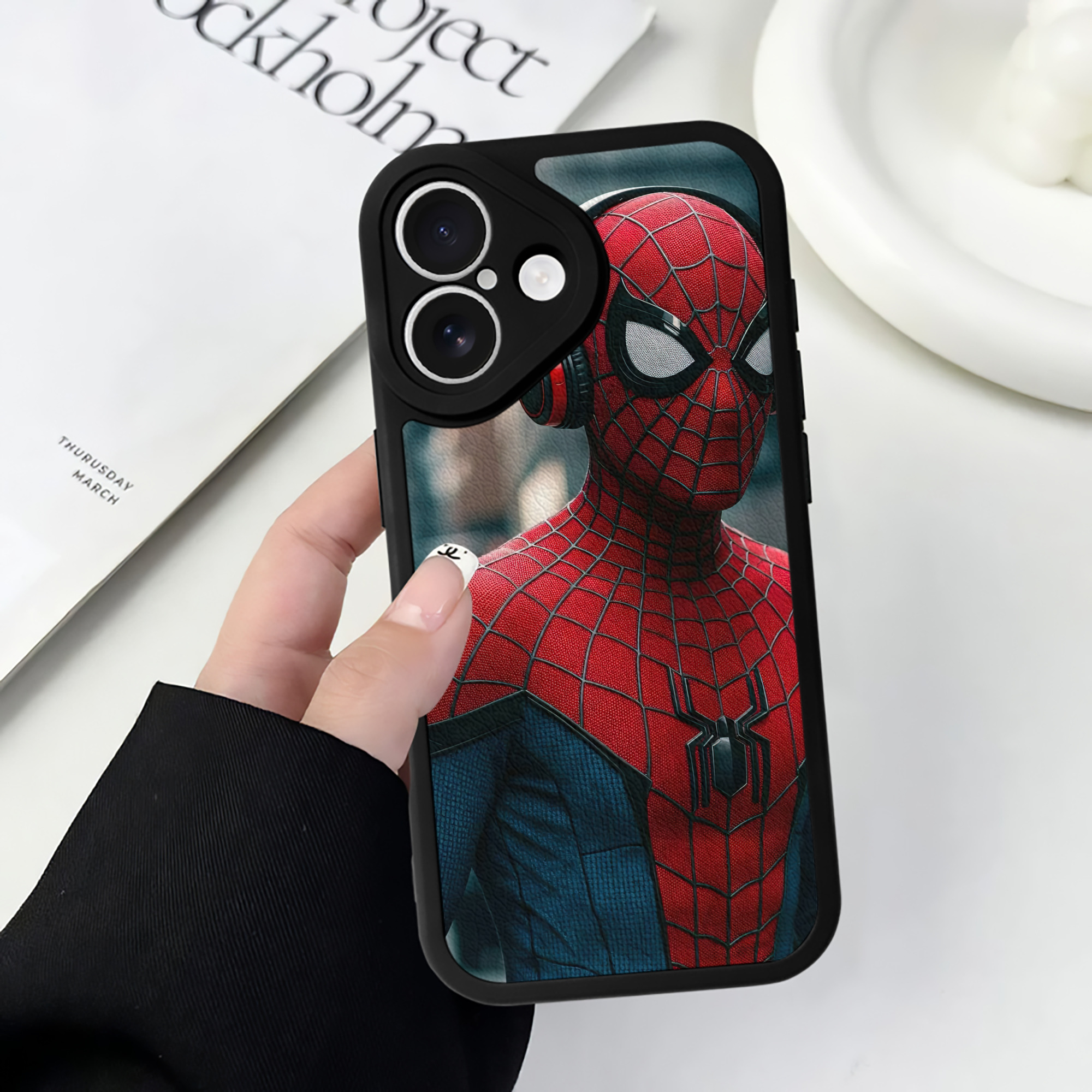 （画像用） Spider Man スパイダーマン 【iPhone 16シリーズ対応】シリコンスマホケース（レザー調） 材質：シリコン